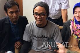 Ceramah ustad evie effendi menyentuh hati para pendengar silahkan dengarkan.!!~ ceramah ustad evie effendi. Mari Mengenal Evie Effendi Si Ustad Gapleh