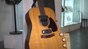 Rode microphones founder peter freedman says he will use the guitar to try and get people to support the arts industry. Kurt Cobain S Iconic Guitar Sells For 5 4 Million In California Auction Euronews