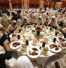 Durante este período, o povo muçulmano coloca em prática um ritual de jejum (suam), considerado o 4º entre os 5 pilares do islamismo. Mais Da Cultura Arabe O Ramada