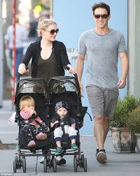 Anna nicole smith buried in the manner she was accustomed to (update) 2 march 2007. Married Anna Paquin Says Monogamy And Bisexuality Are Not Mutually Exclusive Daily Mail Online