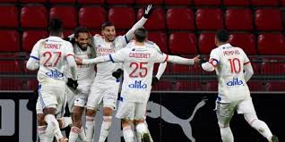 À coté de la plaque. Ligue 1 Lyon Champion D Automne Brest S Incline Face Au Psg