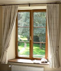 Fungsinya yaitu sebagai wadah untuk menempatkan jendela, pintu, kaca, serta tralis supaya tetap pada suatu bagian. Model Kusen Jendela Kamar Tidur Terbaru Calonarsitek Com