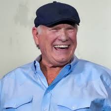 REPORT: FOX's Terry Bradshaw Helped Trapped Passengers Escape Plane Full  story via 🔗 in comments. 👇
