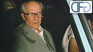 • 11 november 1992 diesen film habe ich in meinem archiv gefunden. Erich Honecker Flieht Nach Chile Tv Beitrag Von 1993 Youtube