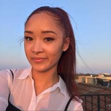 lizzie earl (xoxolaee)