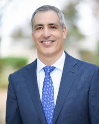 Robert Grantham's Instagram, Twitter & Facebook