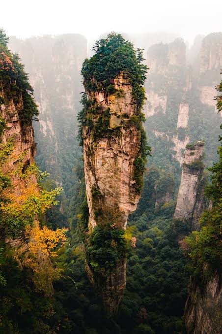 Pilar batu Zhangjiajie Hunan China — paket tour Zhangjiajie dari Jakarta