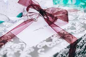 Here, a wedding expert shares eight tasteful ways to give money as a wedding gift for couples asking for cash. Should You Give Money As A Wedding Gift Weddingdresses
