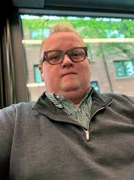 🚲 Good to catch up with Pat Catney today about our plans to extend Belfast  Bikes into Lisburn & Castlereagh. Pat's motion is up for debate tonight in  Lisburn. We've been campaigning