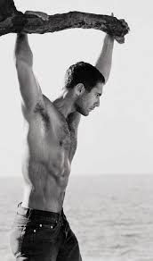 *he was born on august 14, 1971 in rome, lazio, italy. Raoul Bova