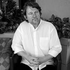 Sárosdi lilla reakciója az szfe filmes képzését promotáló szarvas józsef reklámvideójára. Szarvas Jozsef Szinmuvesz