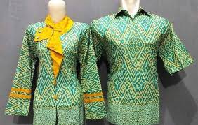 Baju batik couple adalah baju batik yang diperuntukan untuk dipakai secara berpasangan. Contoh Model Baju Guru Modis Guru Tegal