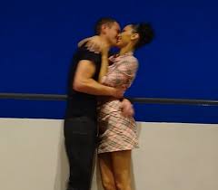 On thursday, the model subtly shared a sweet picture of her kissing a man on instagram, which multiple outlets reporting is art director marc kalman. Drdvy1j6rs3nxm