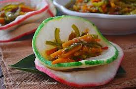 Saat membeli di luar atau bersantap di restoran, ada banyak makanan yang tersaji bersama acar timun sebagai pelengkapnya. Amie S Little Kitchen Jom Cuba Resepi Acar Timun Sarawak Vegetarian Recipes Little Kitchen Food