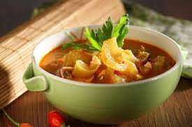 Resep soto ayam kuning membutuhkan beberapa bahan utama. Gurih Dan Hangatnya Soto Kikil Santan Ini Paling Nikmat Untuk Berbuka Sajian Sedap
