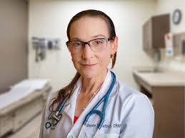 Cassandra Comer's Instagram, Twitter & Facebook