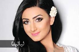 صورة هيفاء حسين بدون مكياج مع شقيقها وشبه كبير بينهما Crown Fashion Crown Jewelry