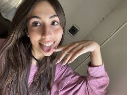 Soltera porque los chicos prefieren a la típica guapa que queda con 20 a  una responsable, inteligente, disciplinada, leal y con objetivos en la vida.