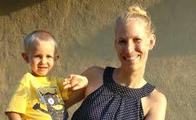 Ma geopereer ná kameelperd haar, seun trap