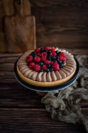 Tarte Chocolat Creme D Amande Fruits Rouges Adopte Un Gateau Recette En 2020 Tarte Au Chocolat Creme Patissiere Chocolat Amande Fruit