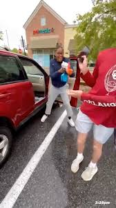 Kevin Whetstone eliminates Thomas Newman