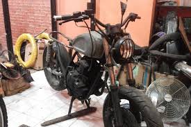 Hmmm, sepertinya memang membahayakan pak polisi ujar salah seorang warganet. Tak Sulit Modifikasi Motor Jadi Bergaya Retro Halaman All Kompas Com