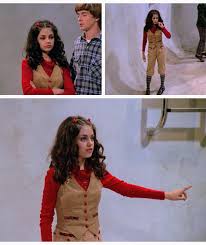A breakdown of jackie burkhart's most iconic outfits. Mila Kunis Multiples In Character Jackie Burkhart That 70 S Show Season 1 1998 Jackie Outfits That 70s Show Jackie Burkhart Jackie That 70s Show Outfit