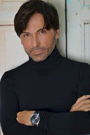 Művészetét több állami és szakmai elismeréssel is díjazták. Naray Tamas Nem Turhetem Hogy Masodosztalyu Allampolgarkent Kezeljenek Magyar Narancs