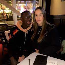 Dennis schröder is a german professional basketball player for the los angeles lakers of the national basketball association. In Sporthalle Nba Star Dennis Schroder Hat Geheiratet Promiflash De