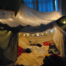 How To Build A Blanket Fort Jpg 300 300 Pixels Bedroom Fort Blanket Fort Sleepover Room