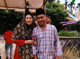 Ayam kampung merupakan salah satu jenis ternak unggas yang telah memasyarakat dan tersebar di seluruh pelosok nusantara. Gambar Makan Bersila Bersimpuh Majlis Kahwin Ini Kembalikan Nostalgia Zaman 50 An