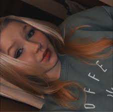 Who can make a graduation cake in Ludington