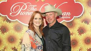 Her blog, the pioneer woman, which documents drummond's daily life as a ranch wife and mother, was named weblog. Food Network Star Ree Drummond Introduces Her Foster Son Gma