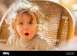 Baby Boy Curly Hair Banque D'image Et Photos - Alamy