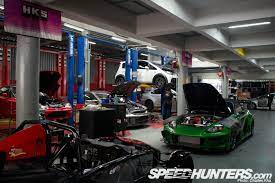 • body and paint work scratch repair. Car Modification Garage