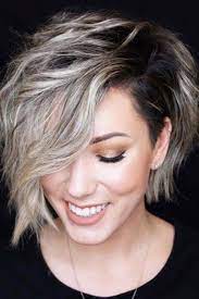 20 Sassy Short Hairstyles For Wavy Hair 11 Side Swept Bob Shorthair Shorthairstyles Frisuren Fur Welliges Haar Schone Frisuren Kurze Haare Frisuren Kurz