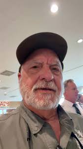 What type of airplane is Ollie?