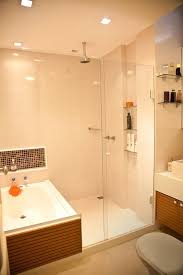 Os modelos de banheiros retrôs carregam aquele visual delicado e estiloso, onde cada pequeno detalhes parece mesmo ter sido muito bem a dica para quem não quer um banheiro com visual antiquado é misturar as banheiras vitorianas com móveis mais modernos e com design mais reto. Banheiro Com Banheira Veja Mais De 100 Modelos Lindos