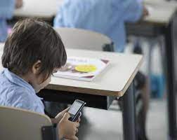 Pelajar seyogianya memanfaatkan kebaikan dan mengelakkan keburukan penggunaan telefon bimbit kerana yang baik dijadikan teladan, yang buruk dijadikan sempadan. Kebaikan Dan Keburukan Penggunaan Telefon Pintar Dalam Kalangan Remaja Cmn Academy Online Learning Platform