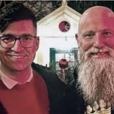 L'ideologo della remigrazione annuncia l'arrivo a Bolzano