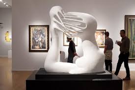 Domingo en Malba! En minutos comienza la visita guiada por las obras de la  Colección “Arte latinoamericano 1900– 1970”, pero también es posible hacer  un recorrido propio a través de las audioguías