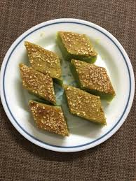 Kuih bingka bakar atau lebih popular dipanggil kuih bakar sahaja adalah kuih yang sangat sedap dimakan dan banyak dijual di pasar malam. Kuih Bakar Pandan Mudah Blend Semua Bahan Bakar Sehingga Permukaan Garing Mingguan Wanita