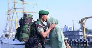 Kata kata bijak memiliki kekuatan yang sangat dahsyat. 10 Momen Haru Prajurit Tni Tinggalkan Keluarga Demi Tugas Negara