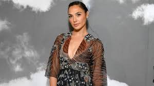 Gal gadot wonder woman wonder woman movie fred savage diana univers dc take a shower marvel vs pale skin fantasy landscape. Gal Gadot Wonder Woman Dient Als Vorbild