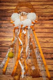 Homecoming corsage homecoming proposal mum fashion gifts for mum homecoming spirit graduation leis texas homecoming mums homecoming mums diy. Whataburger Homecoming Mum Diy