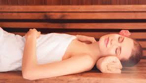 Inoltre può essere sopportato meglio dai neofiti e da chi soffre di pressione bassa. Sauna O Bagno Turco Scopri Il Trattamento Migliore In Inverno Dilei