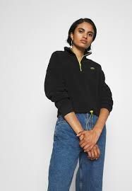 These men's levi's 501 original fit jeans set the standard for men's denim, and offer a timeless look that's sure to never go out of style. Levi S Trekker Quarter Zip Fleecepullover Caviar Schwarz Zalando De