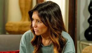Upas detiene inoltre il record di soap opera italiana più longeva di sempre, con oltre 5000 puntate, andate in onda nell'arco di quasi 25 anni. Un Posto Al Sole Ecco Perche Torna Viola Anticipazioni Al 20 Marzo