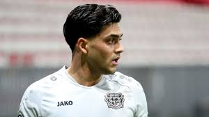 Fußballgott, du bist einer von uns fußballgott alle hoffen auf den fußballgott alle beten zum fußballgott world famous, his name is fußballgott. Bayer Leverkusen Hat Wieder Einen Fussballgott Nadiem Amiri
