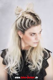 Lichterketten im Haar- so leuchtet die Frisur den ganzen Tag bis in die  Nacht! Frisur: Salon Herbert Make-up: Ilona van Empel Kosmetik und  Visagistik Video: Mario Helms www.salon-herbert.de